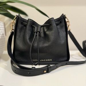 MARC JACOBS PEBBLED LEATHER BUCKET BAG